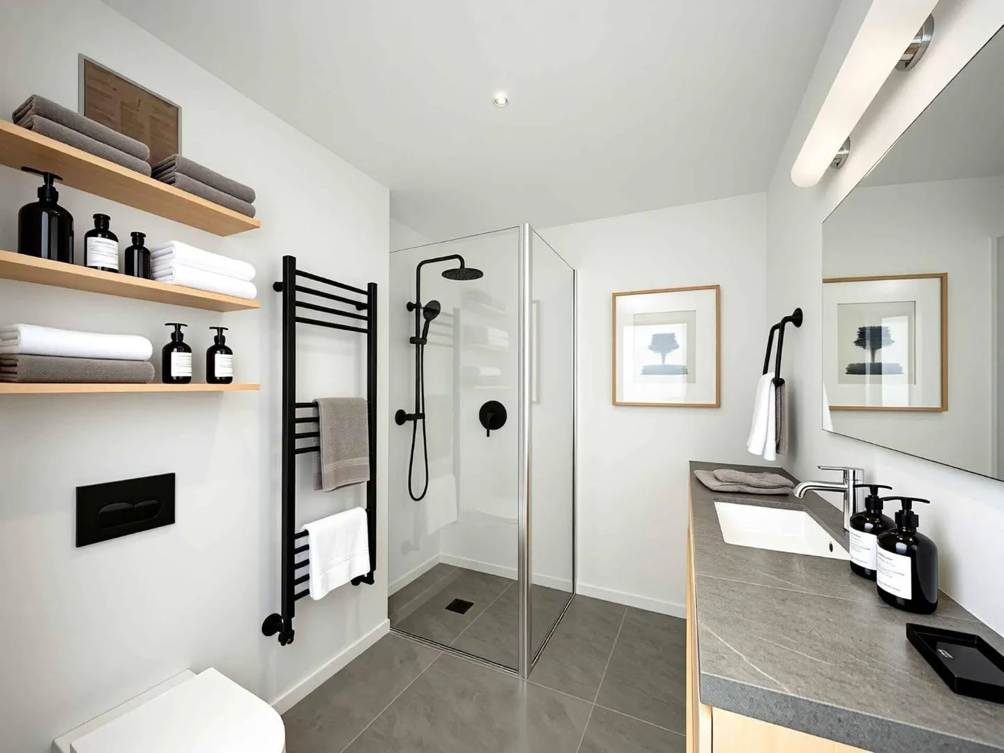 Elegant Contemporary Penthouse with Large Terrace - Photo 5 of 10