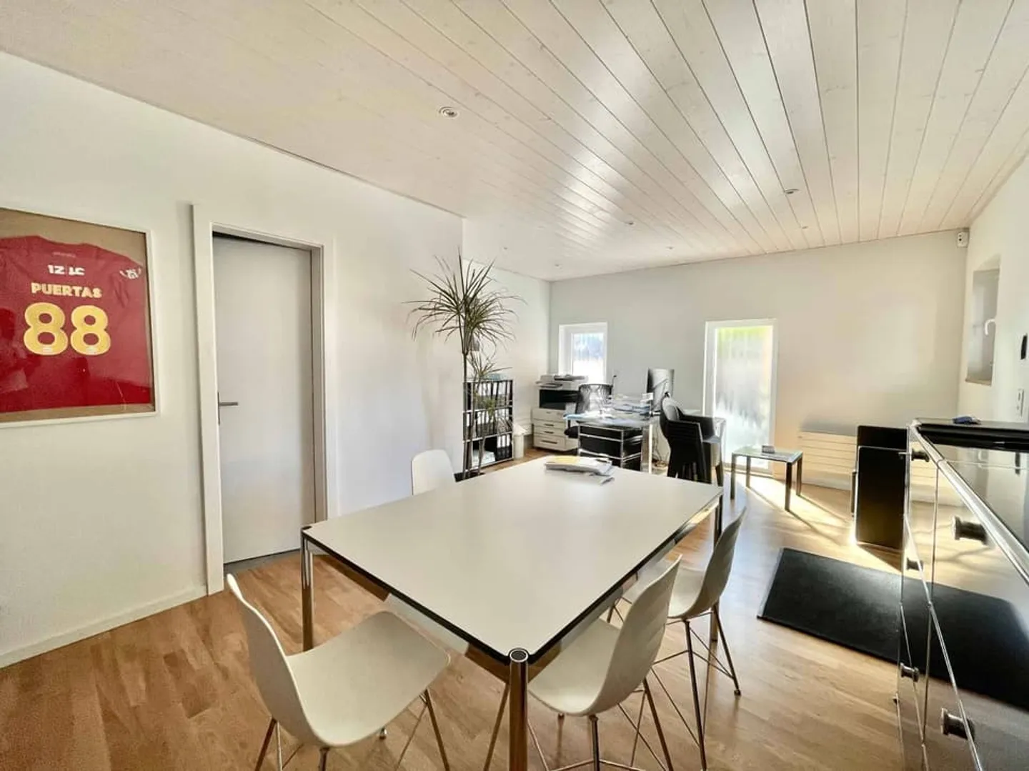 Rental building with 4 apartments and 1 office. - Photo 9 of 9