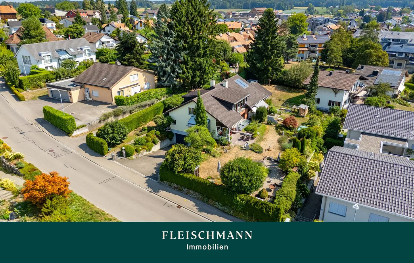 Einfamilienhaus mit Einliegerwohnung und wunderschönem Garten - Photo 1 of 34