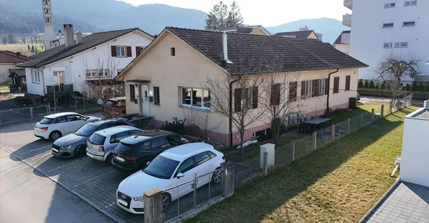 Fabrik mit 10 Räumen - Foto 1 von 12