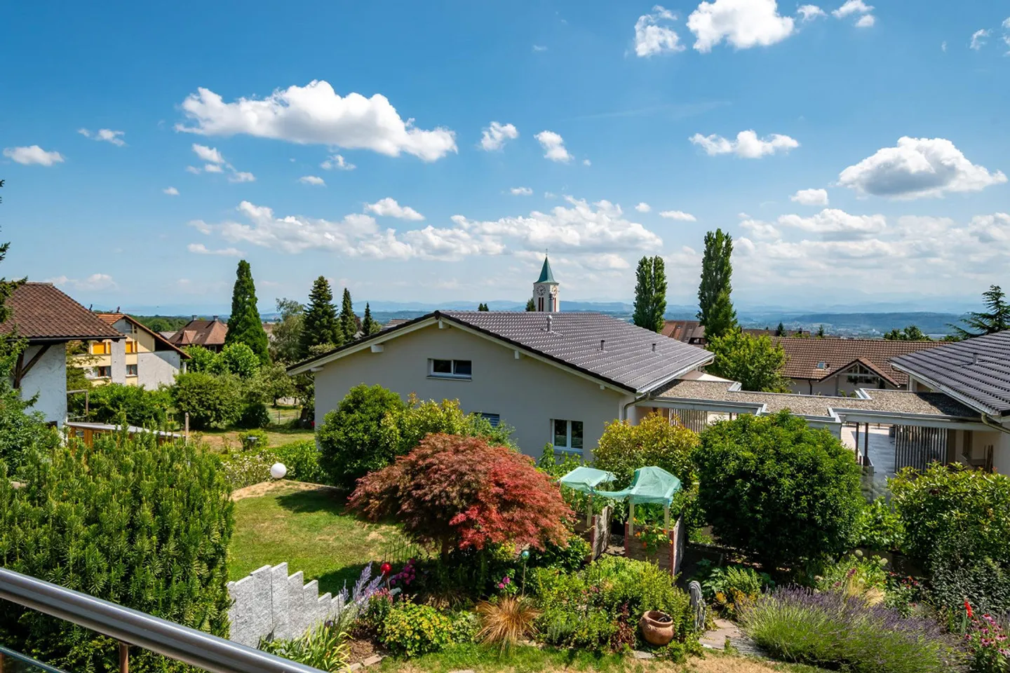 Einfamilienhaus mit Einliegerwohnung und wunderschönem Garten - Photo 2 of 34