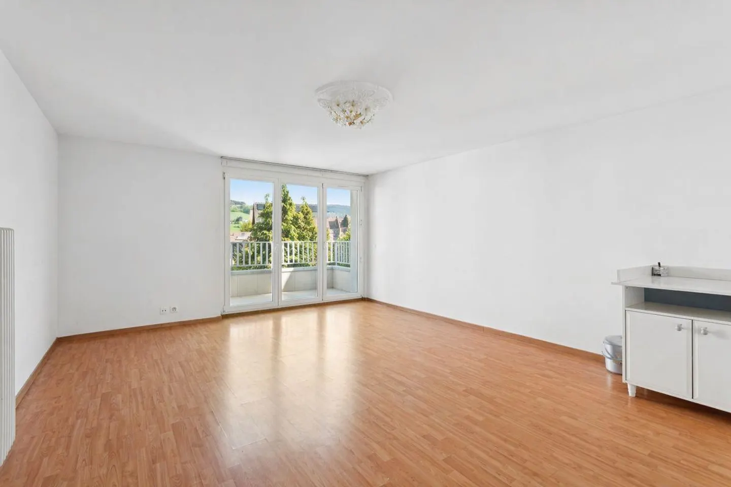 Geräumige 5,5-Zimmer-Wohnung mit 60 m2 Terrasse in Lucens - Foto 3 von 8