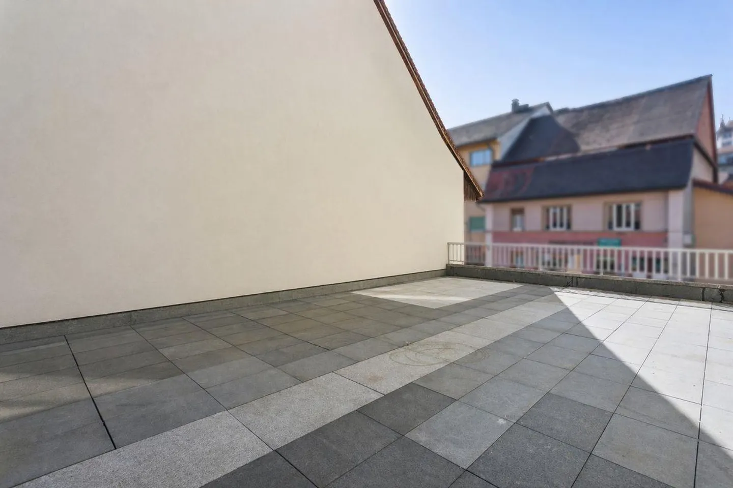 Geräumige 5,5-Zimmer-Wohnung mit 60 m2 Terrasse in Lucens - Foto 5 von 8