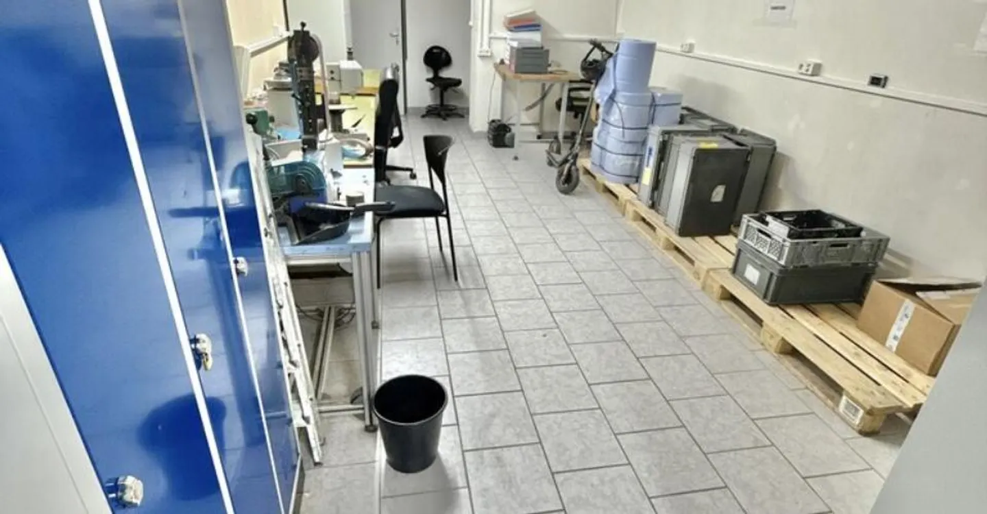 Fabrik mit 10 Räumen - Foto 5 von 12