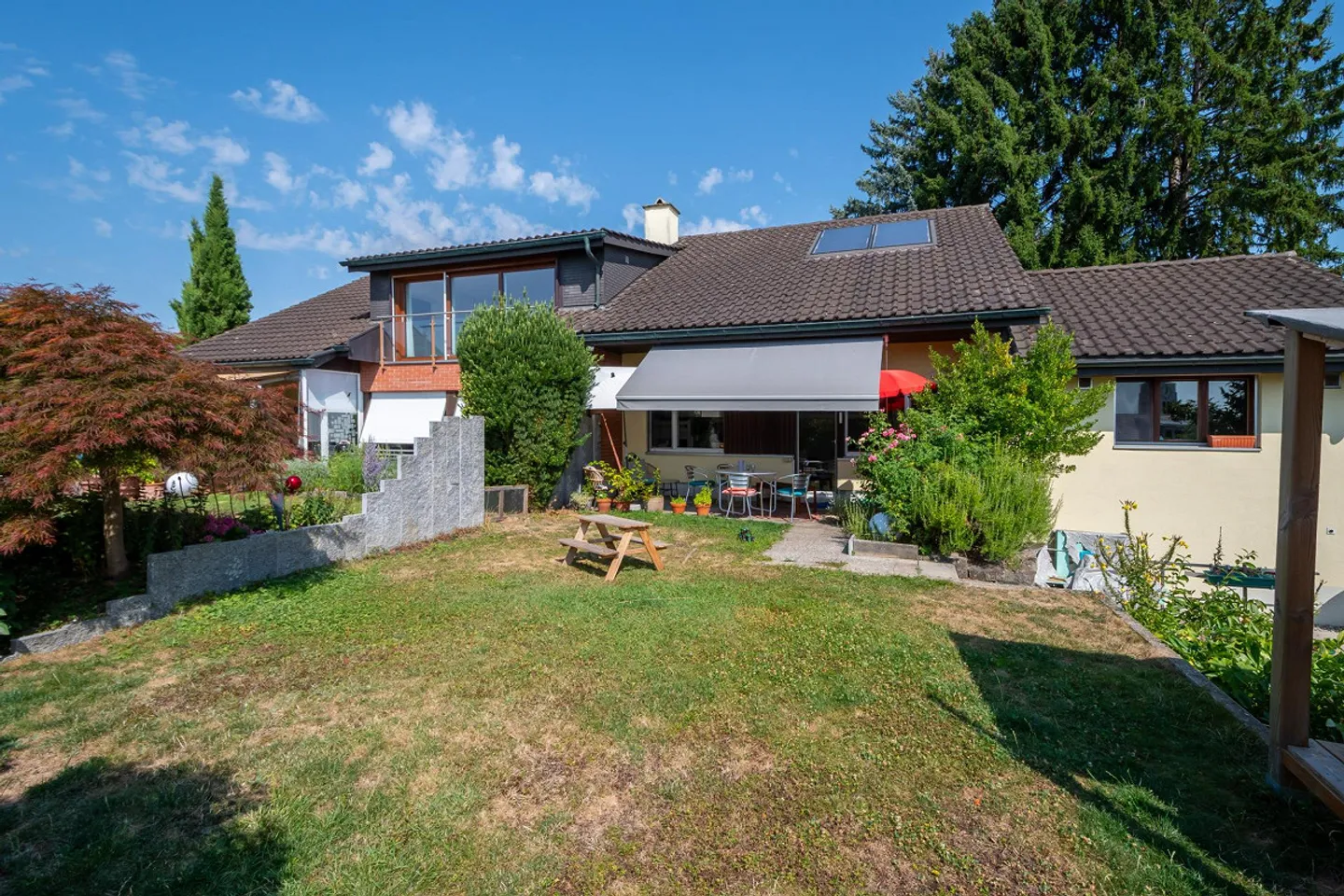 Einfamilienhaus mit Einliegerwohnung und wunderschönem Garten - Photo 10 of 34