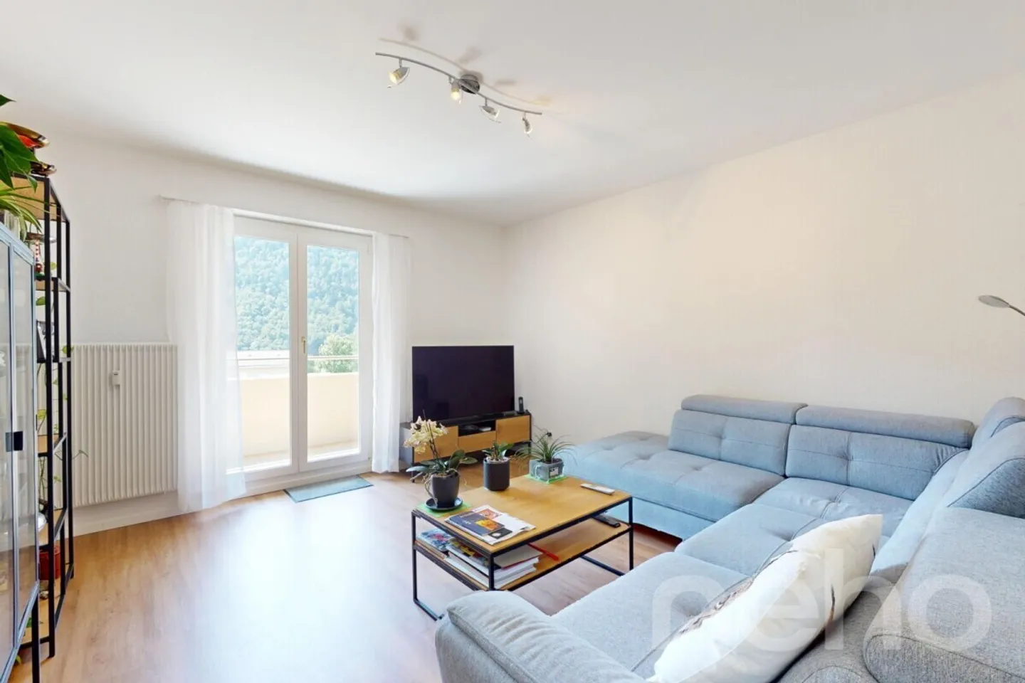 Rental investment building with panoramic mountain views - Photo 4 of 12