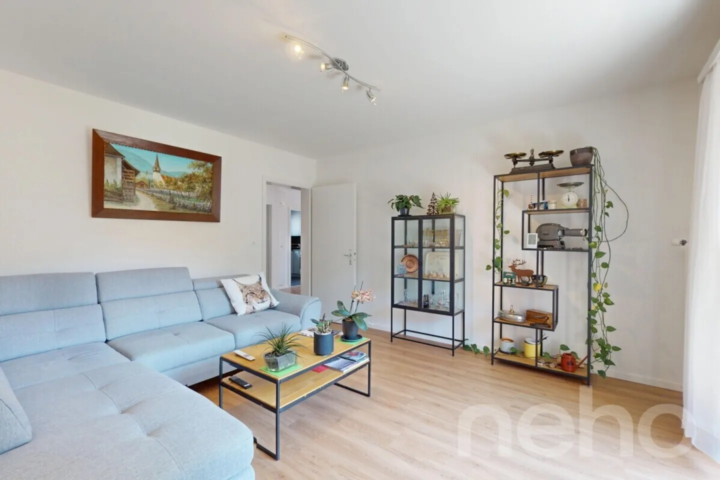 Rental investment building with panoramic mountain views - Photo 5 of 12