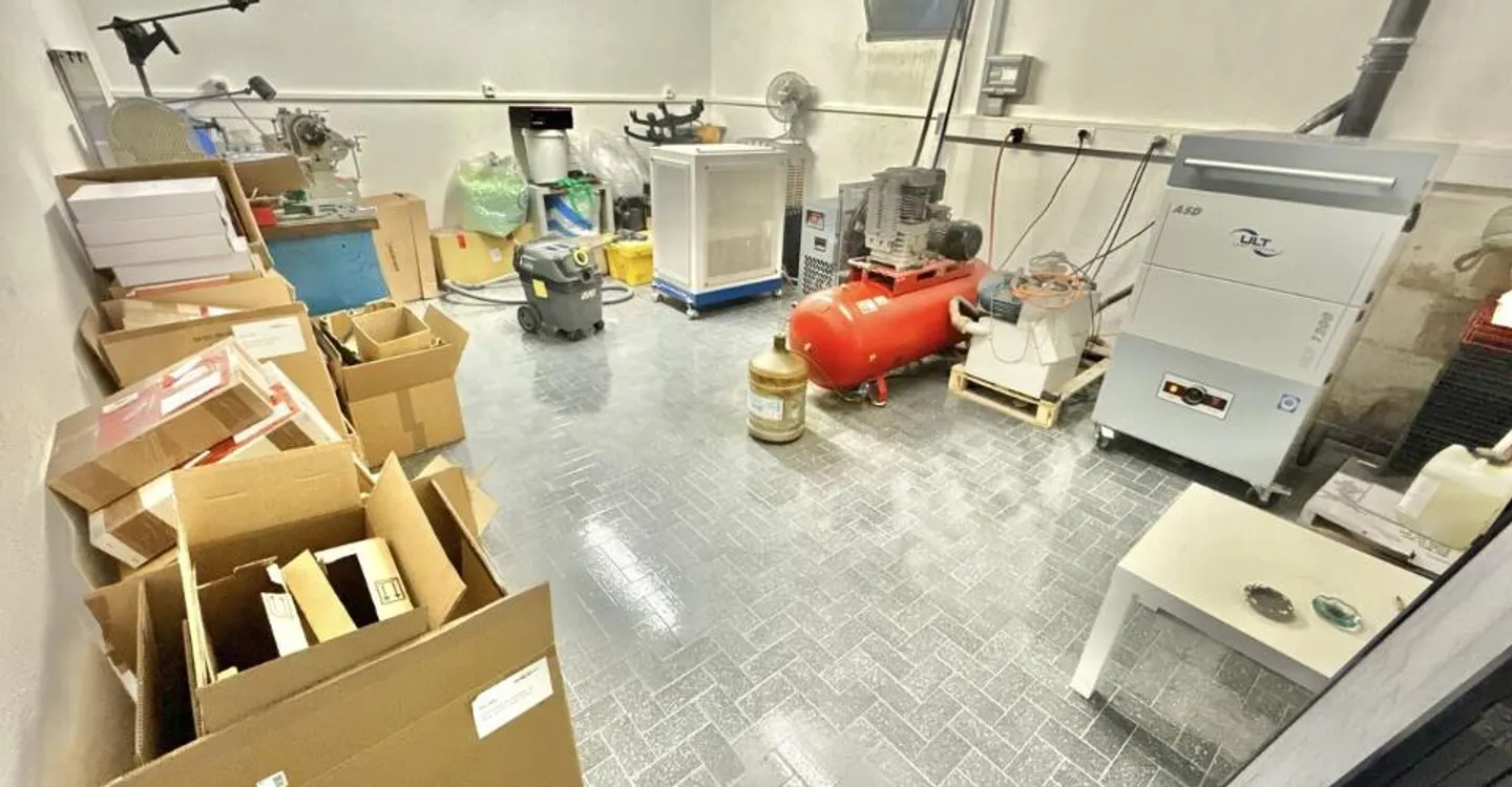 Fabrik mit 10 Räumen - Foto 7 von 12