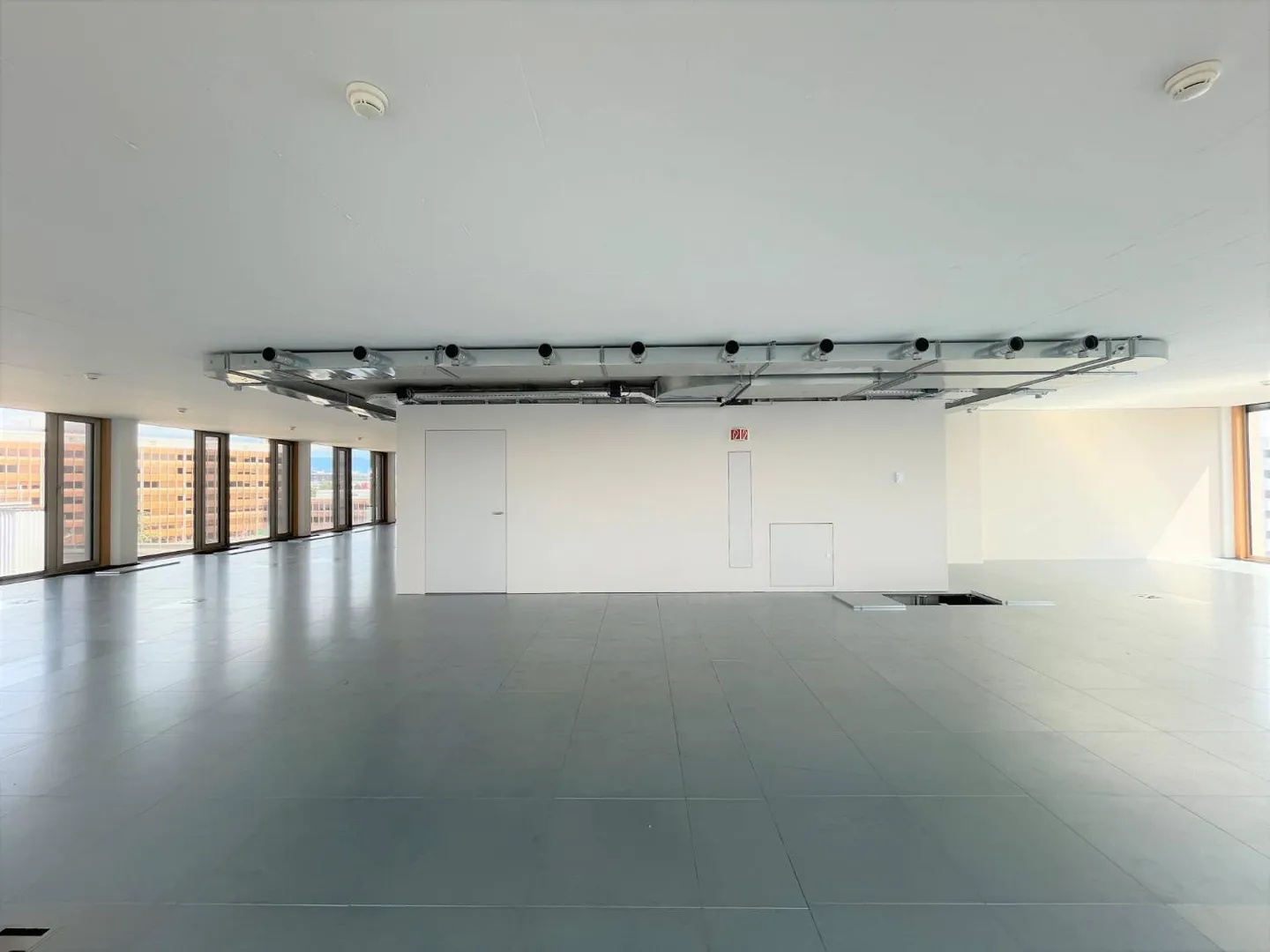 Bureaux modernes à louer - Photo 2 sur 7