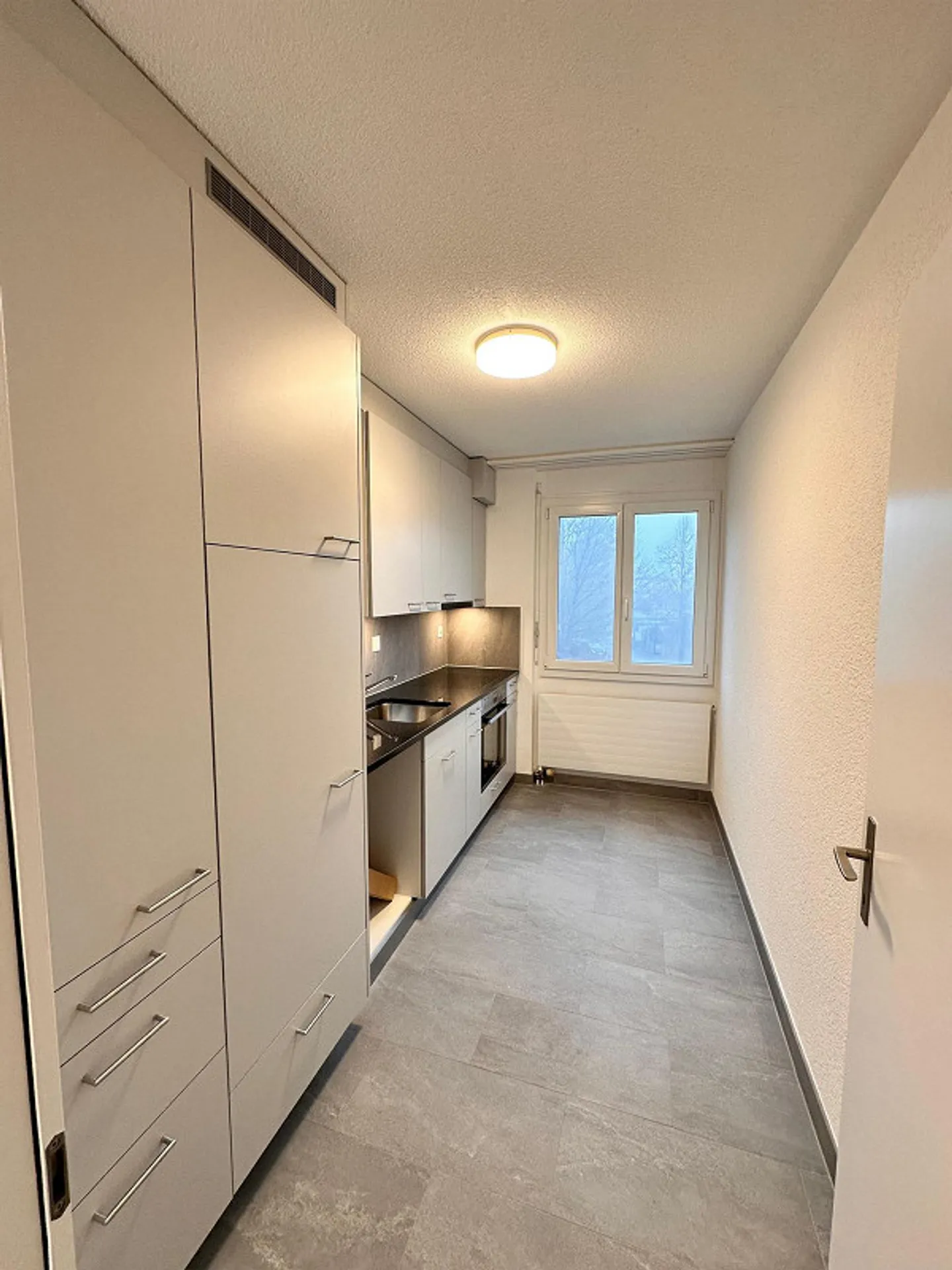 Apartment in a quiet sunny location - Photo 3 of 6
