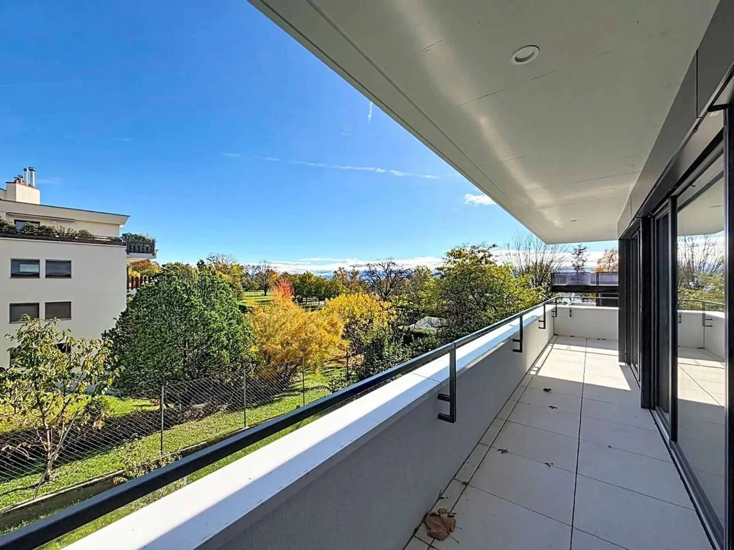 Nuova promozione: appartamento angolare di 4,5 stanze con balcone coperto di 54 m2 - Foto 9 di 13