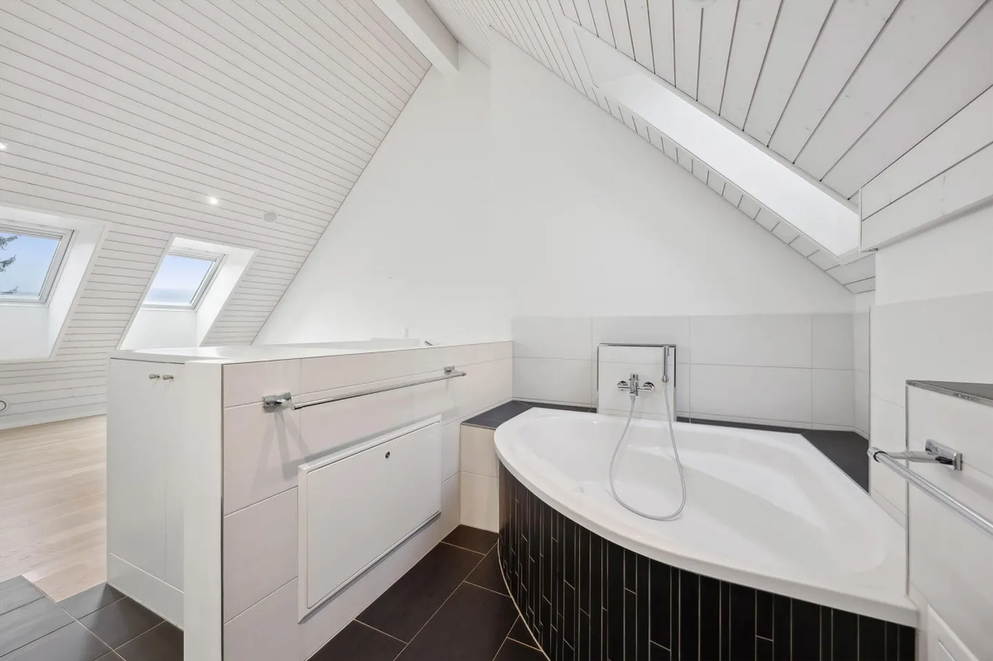 *Offerta Autunnale* Elegante Maisonette all'ultimo piano con terrazza soleggiata - Foto 11 di 13