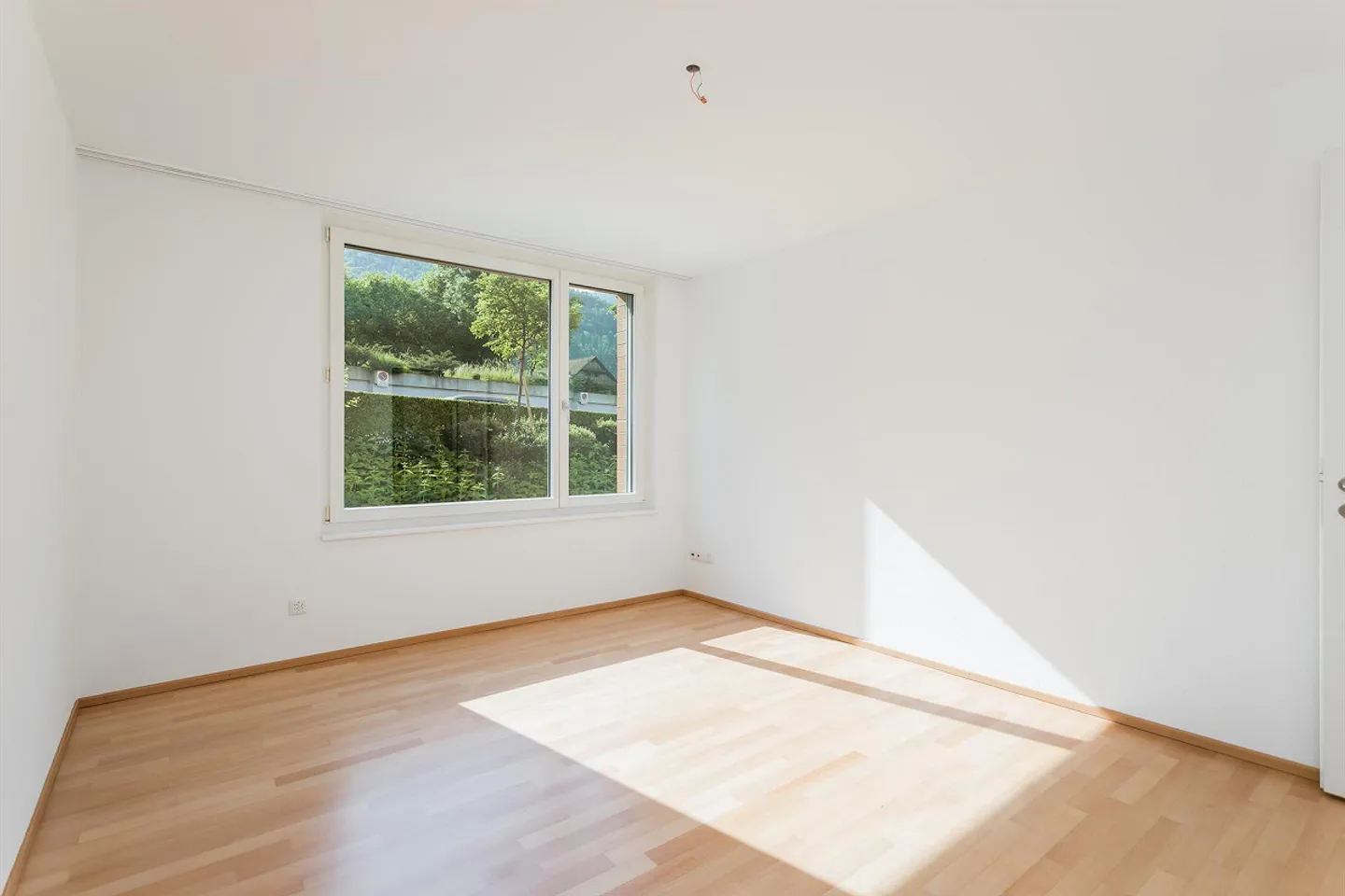 Living with lake view - Photo 6 of 10