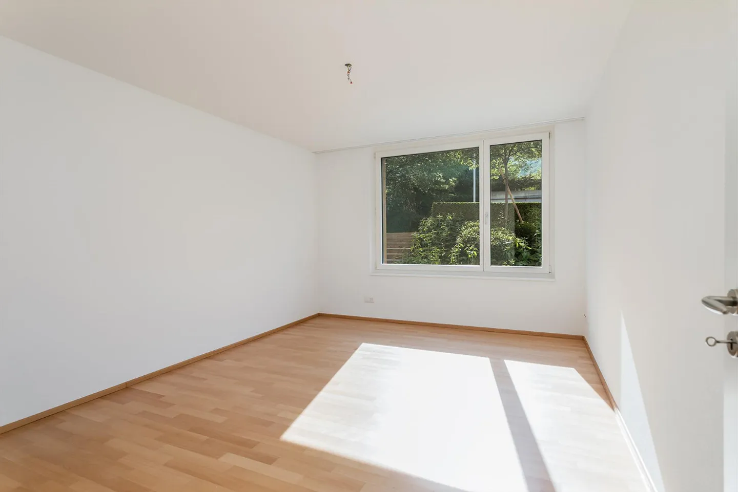 Living with lake view - Photo 7 of 10