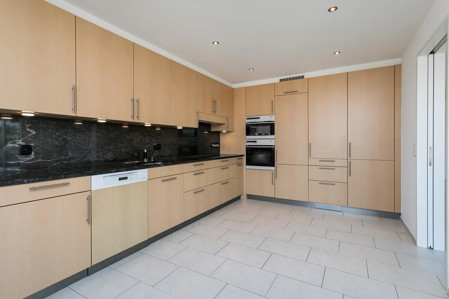 Living with lake view - Photo 5 of 10