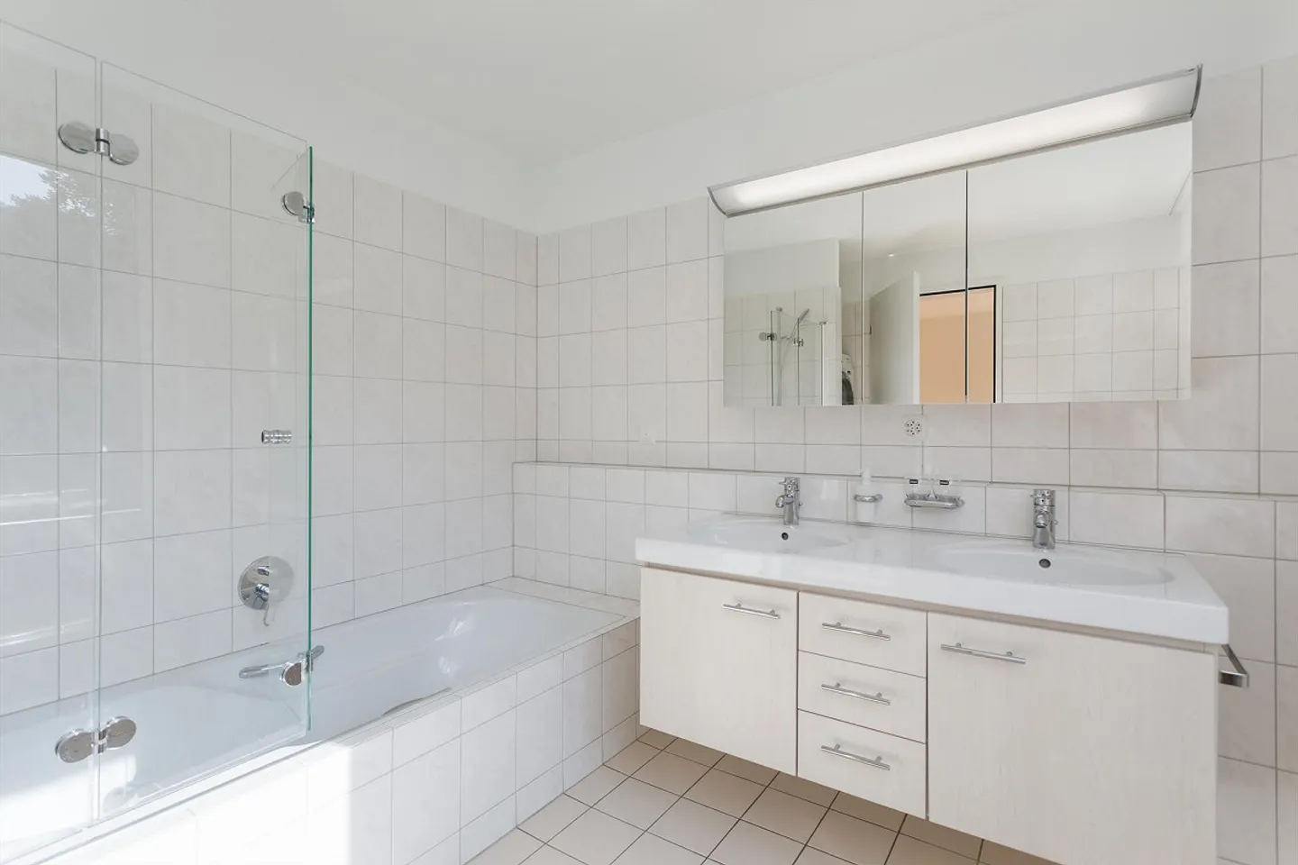 Living with lake view - Photo 9 of 10