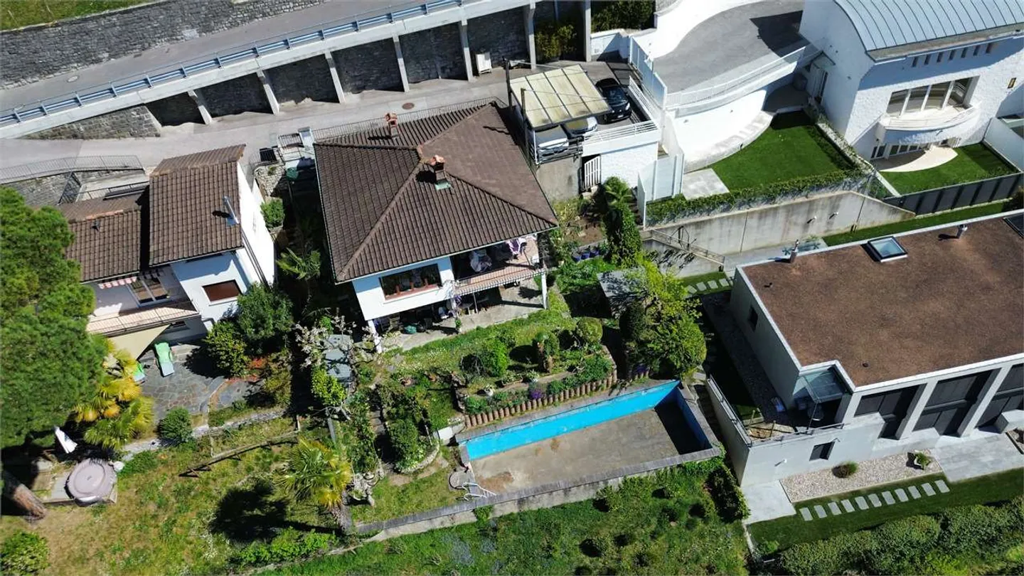 Casa unifamiliare esclusiva con vista lago e piscina - Foto 8 di 14