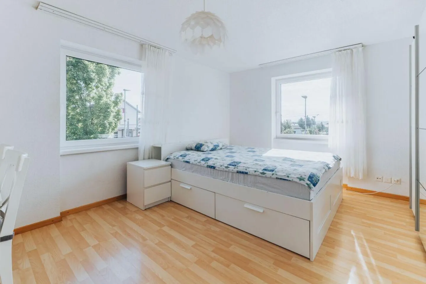 Versatile commercial property with three apartments and good transport links - Photo 23 of 30