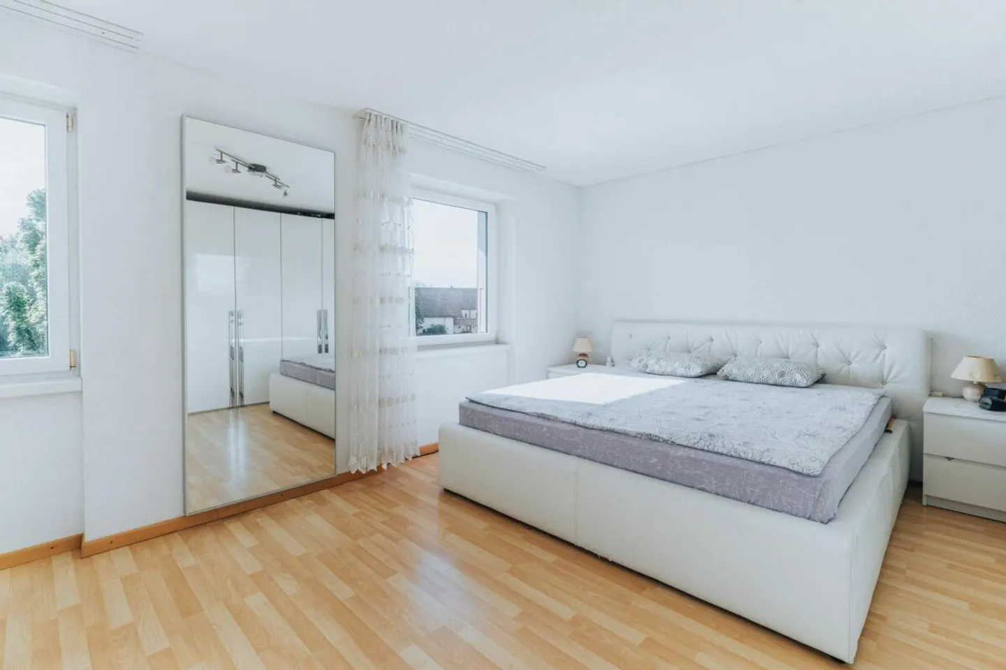 Versatile commercial property with three apartments and good transport links - Photo 24 of 30