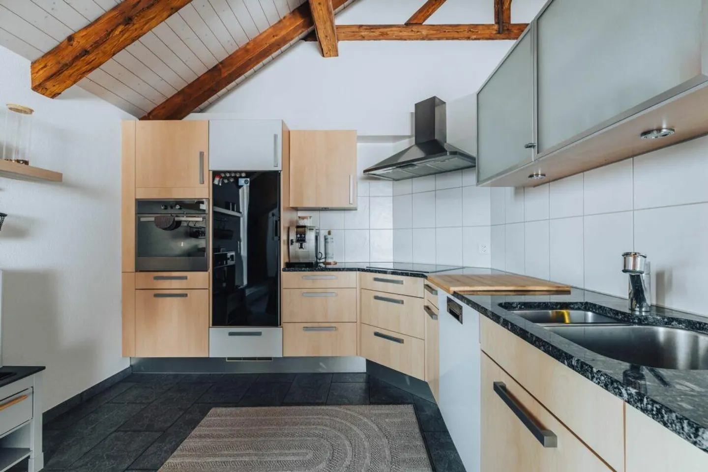 Versatile commercial property with three apartments and good transport links - Photo 13 of 30