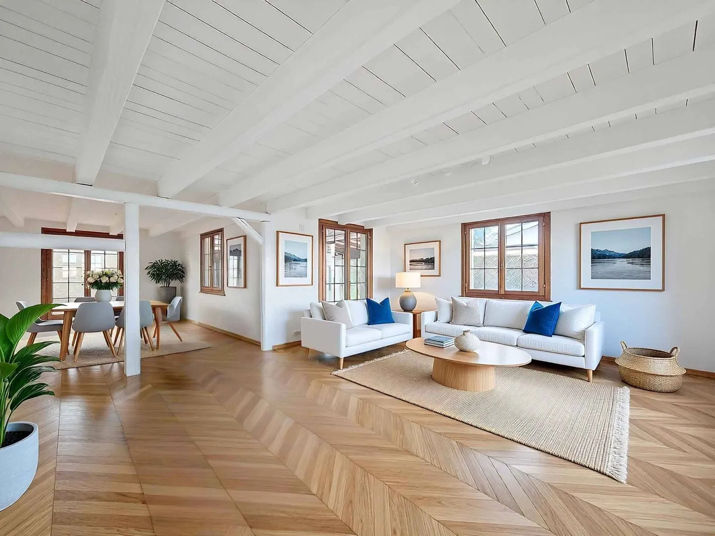 Family home with unobstructed view and large garden - Photo 5 of 13