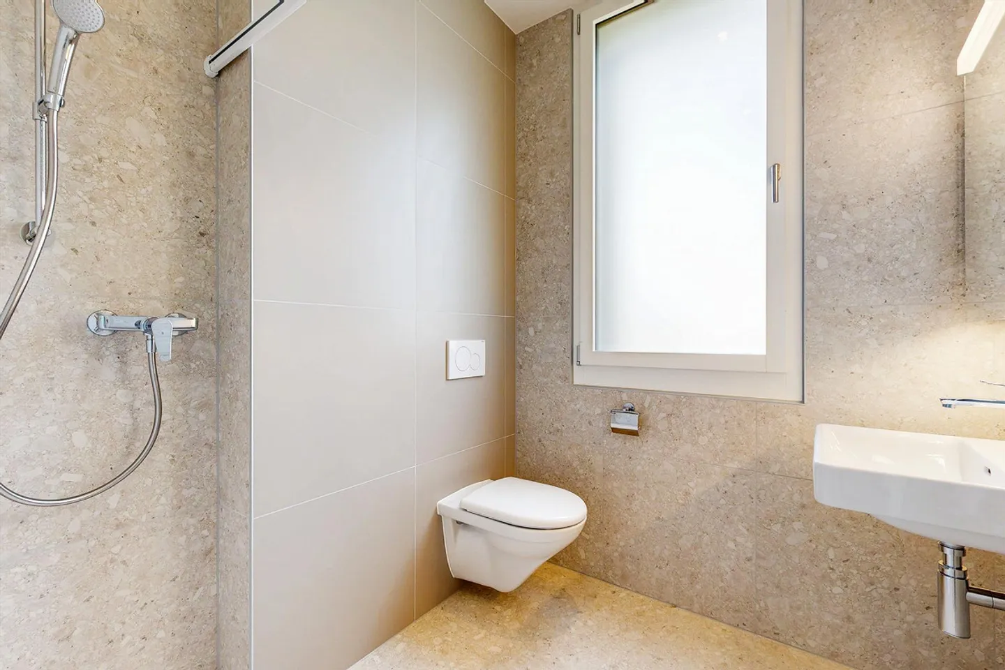 Ein möbliertes Studio - Gutes Angebot CHF 300.00 wird angeboten! - Foto 4 von 6