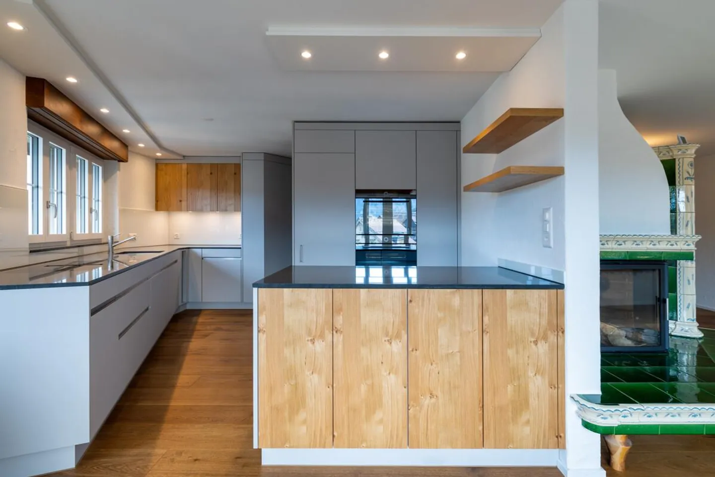 Einsiedeln : appartement en duplex fraîchement rénové dans la vieille ville - Photo 3 sur 5