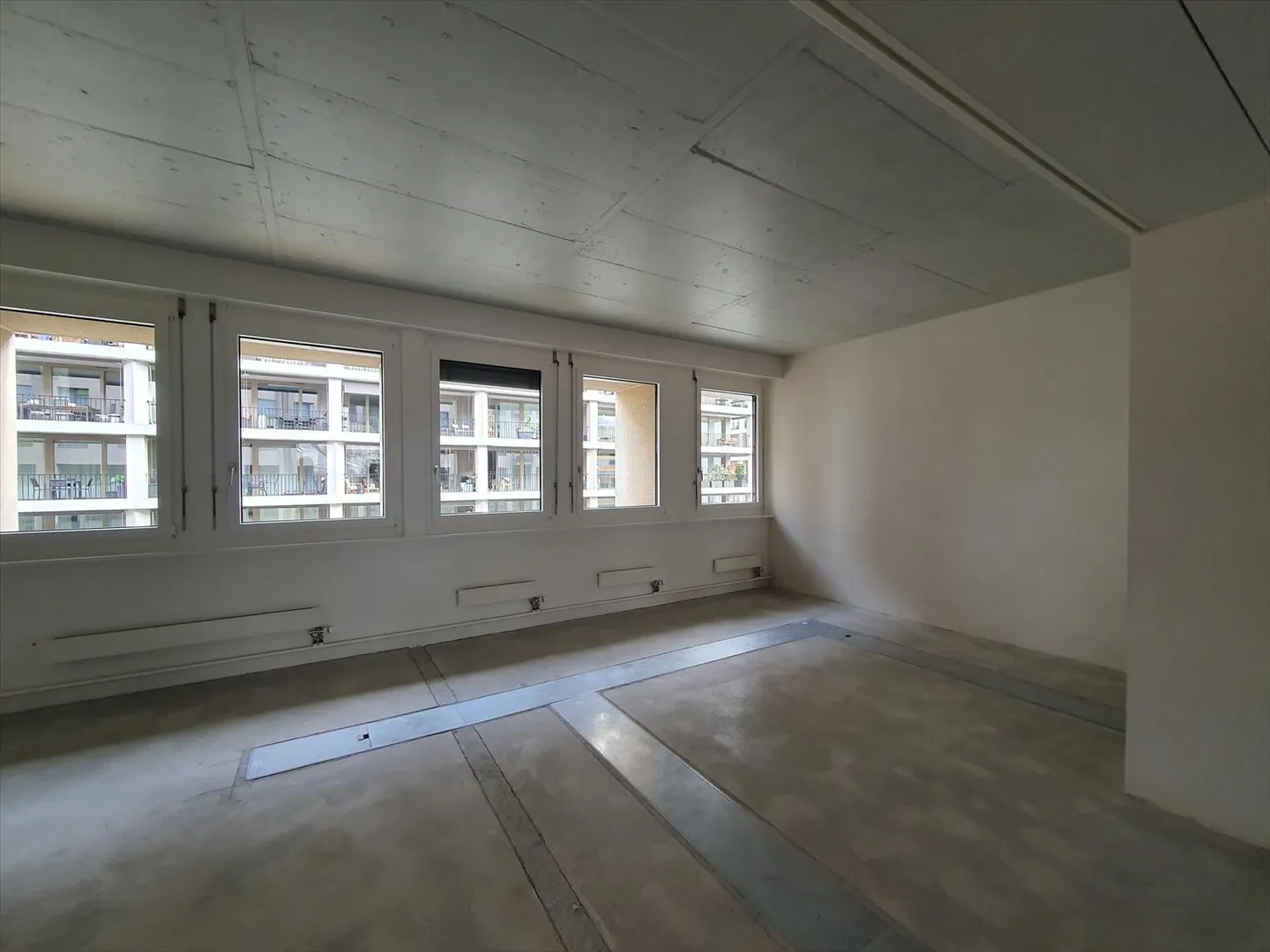 Rohes Bürofläche nur wenige Schritte vom CEVA entfernt - Foto 7 von 10