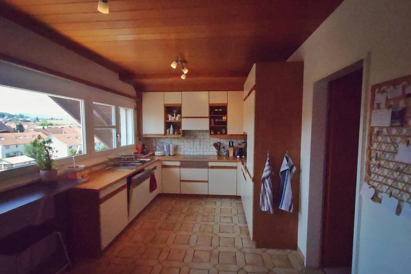 6.5 Room Maisonette with Large Terrace and 2 Parking Spaces (Underground Garage) - Photo 5 of 26
