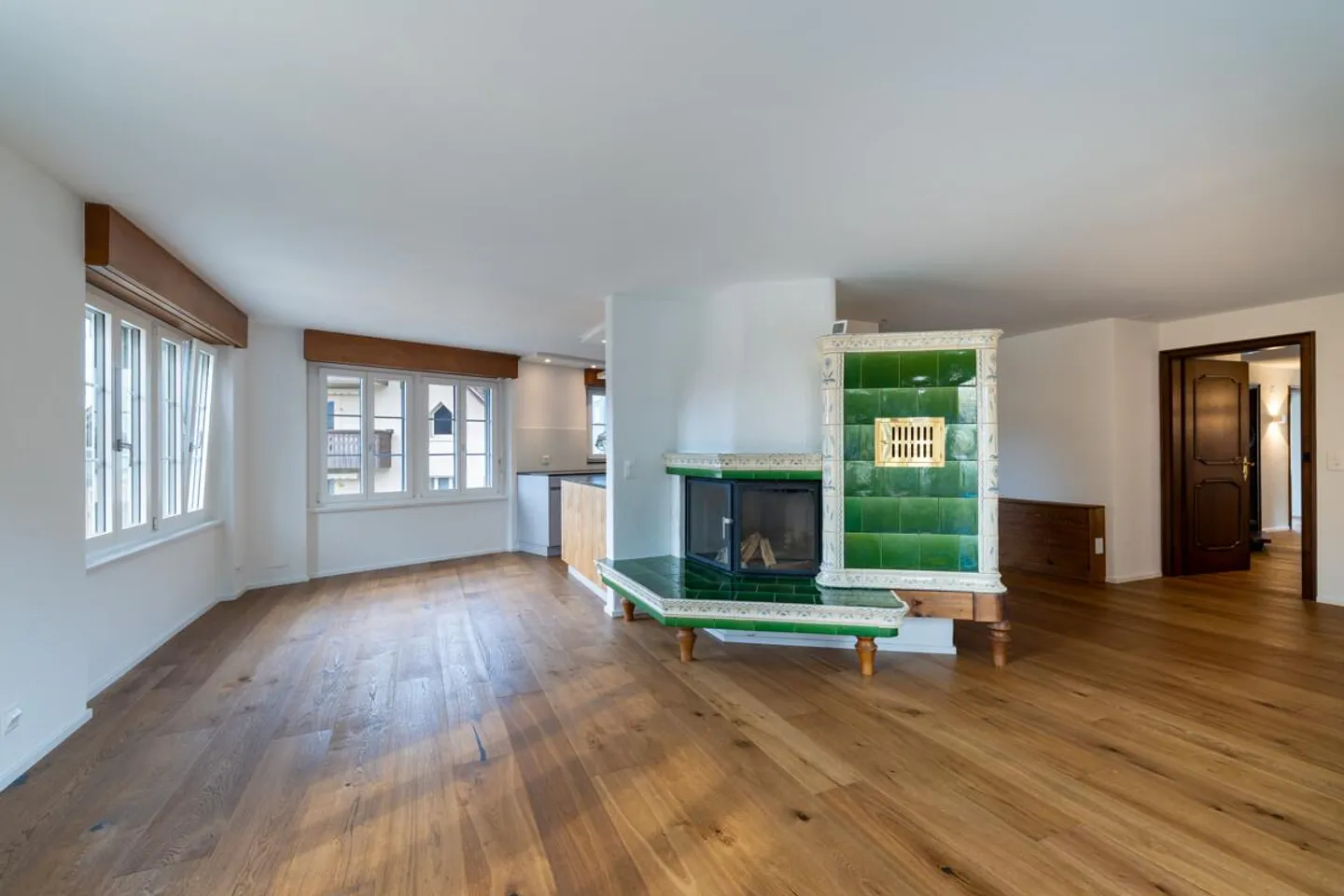 Einsiedeln : appartement en duplex fraîchement rénové dans la vieille ville - Photo 2 sur 5