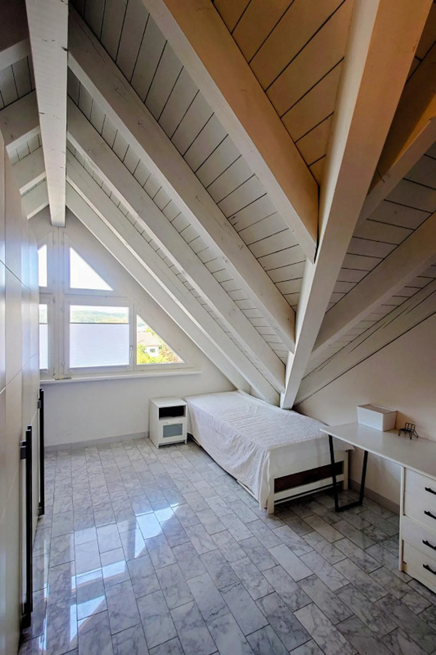 6.5 Room Maisonette with Large Terrace and 2 Parking Spaces (Underground Garage) - Photo 9 of 26