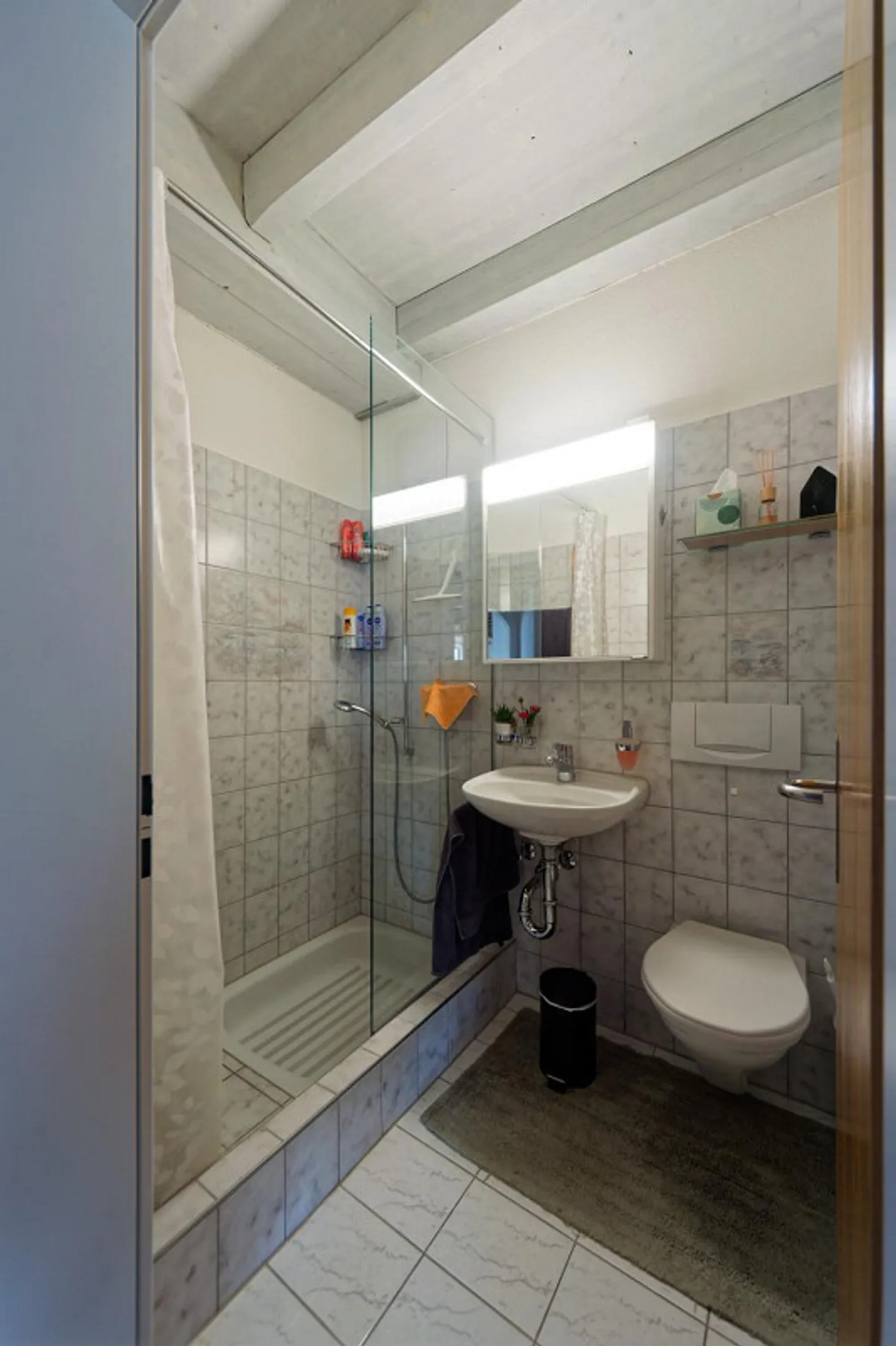 6.5 Room Maisonette with Large Terrace and 2 Parking Spaces (Underground Garage) - Photo 15 of 26