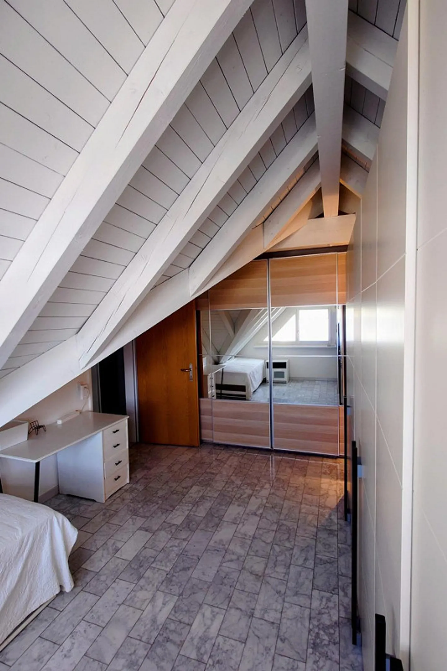 6.5 Room Maisonette with Large Terrace and 2 Parking Spaces (Underground Garage) - Photo 10 of 26