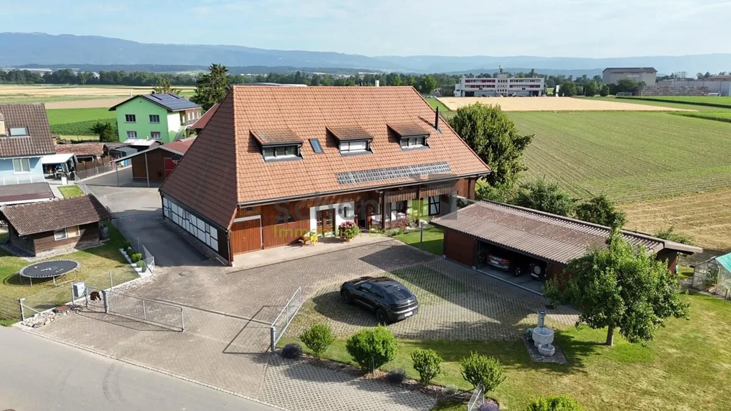 Sehr grosszügiges Haus für Pferdeliebhaber - Photo 1 of 17