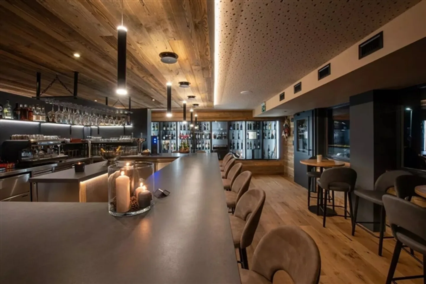 In the Heart of the Resort, Warm and Cozy Atmosphere - Photo 3 of 11