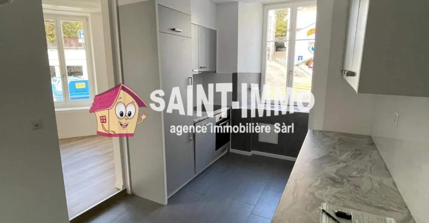 Edificio locativo misto con 6 appartamenti e bar/ristorante nel centro di Sa - Foto 2 di 9