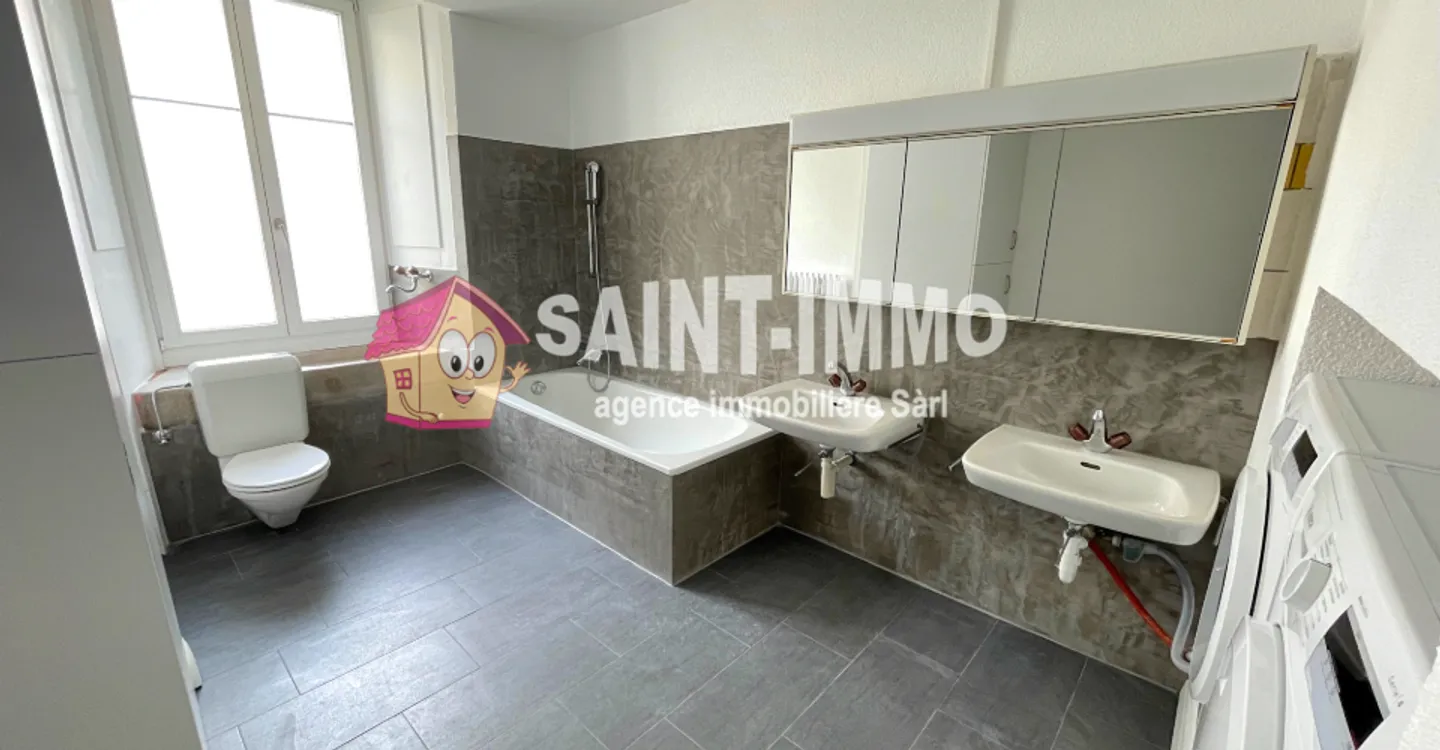 Edificio locativo misto con 6 appartamenti e bar/ristorante nel centro di Sa - Foto 3 di 9