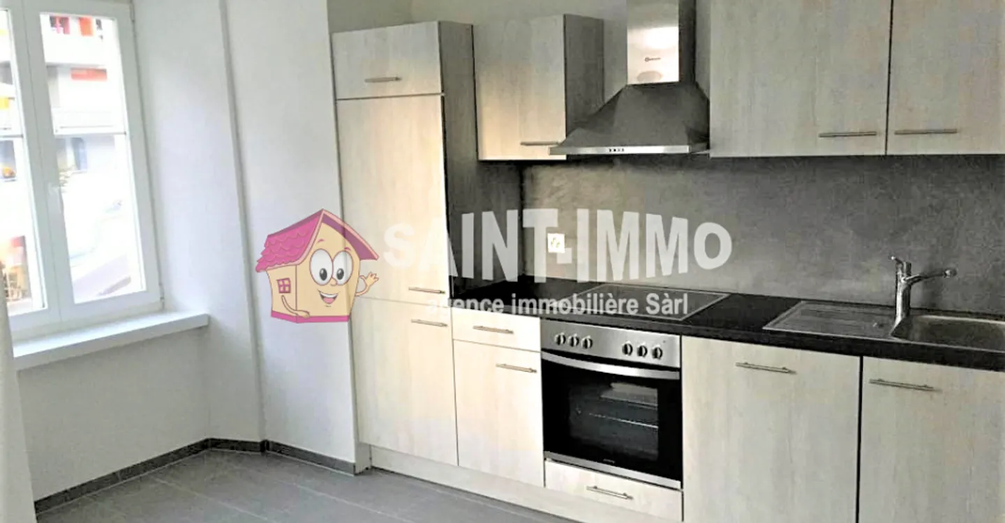 Edificio locativo misto con 6 appartamenti e bar/ristorante nel centro di Sa - Foto 7 di 9