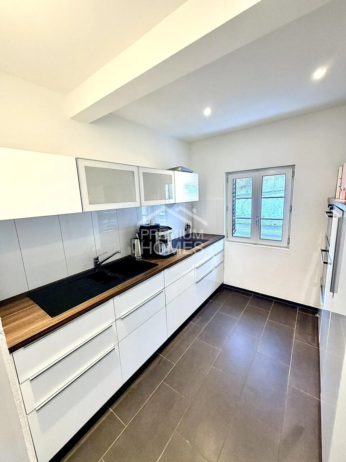 MAISON MULTI-GÉNÉRATIONNELLE AVEC CŒUR ET COMPRÉHENSION - Photo 3 sur 9