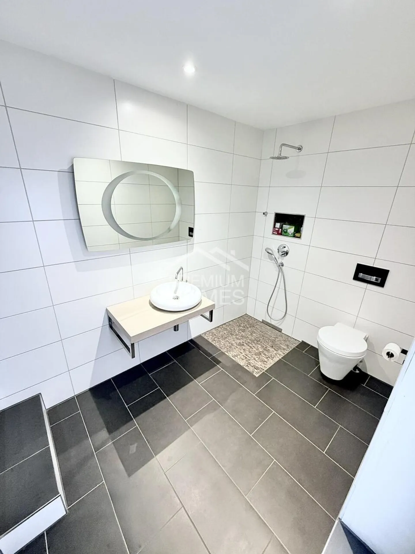 MAISON MULTI-GÉNÉRATIONNELLE AVEC CŒUR ET COMPRÉHENSION - Photo 4 sur 9