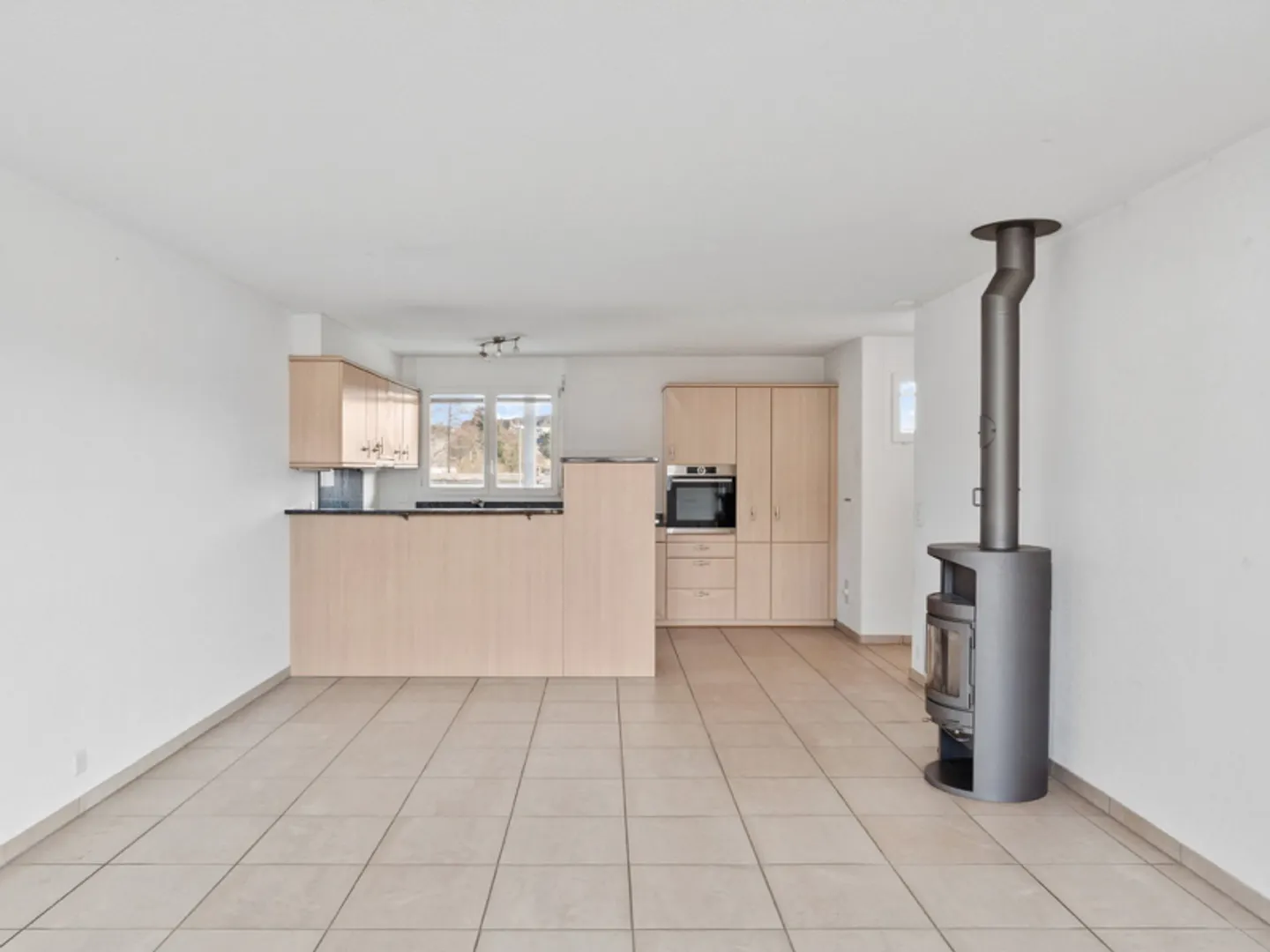 Appartamento spazioso con loggia - Foto 3 di 9