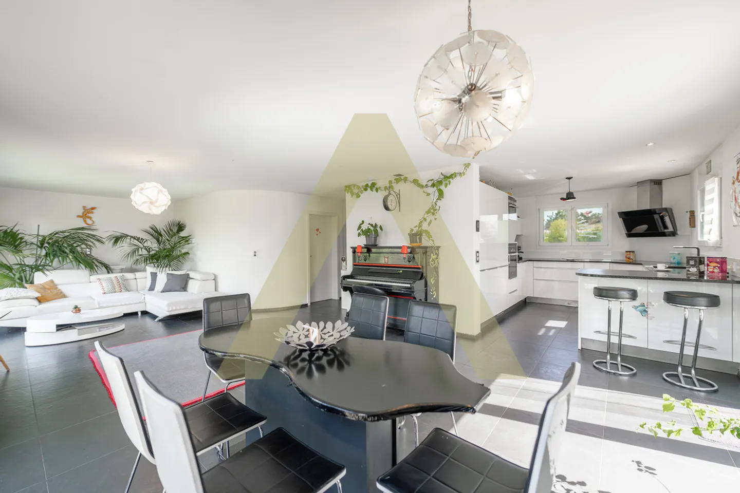Lovely detached house near the lake - Photo 5 of 12