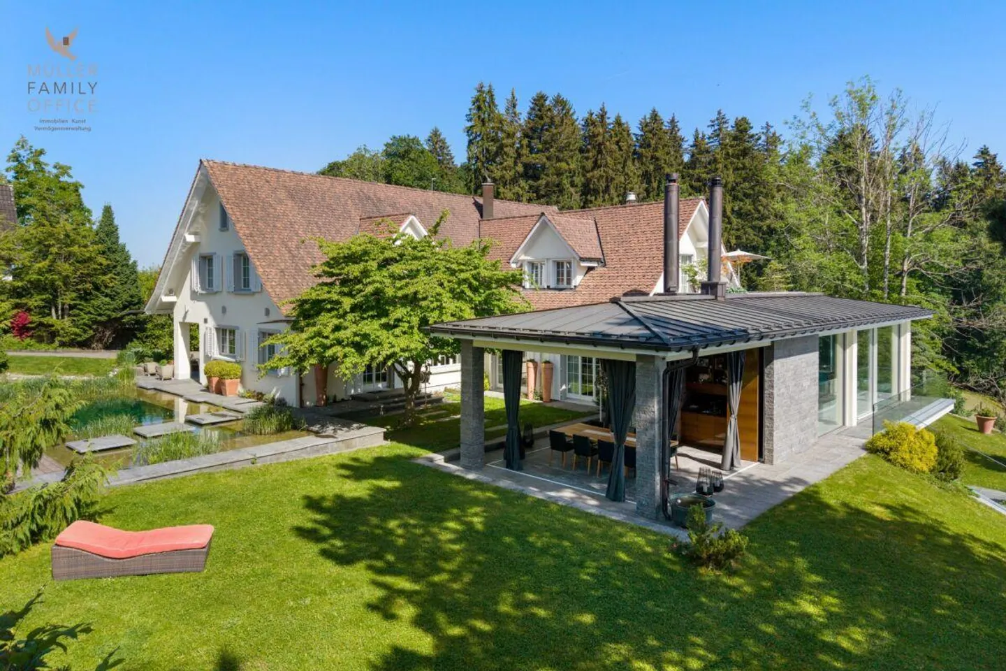 Luxurious panoramic villa with outdoor pool, wellness oasis and fantastic views - Photo 7 of 12