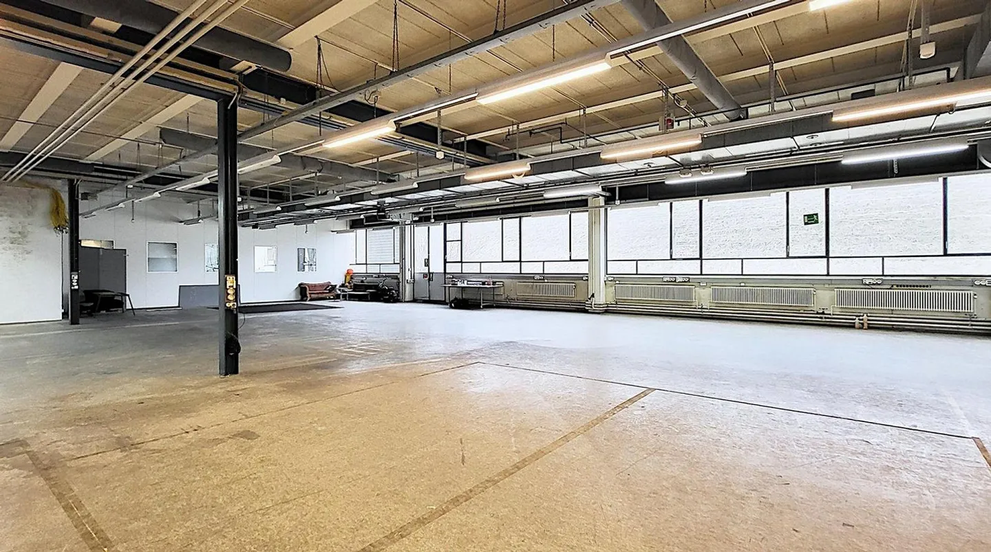 Geräumiger Gewerberaum in Hombrechtikon - Foto 2 von 6