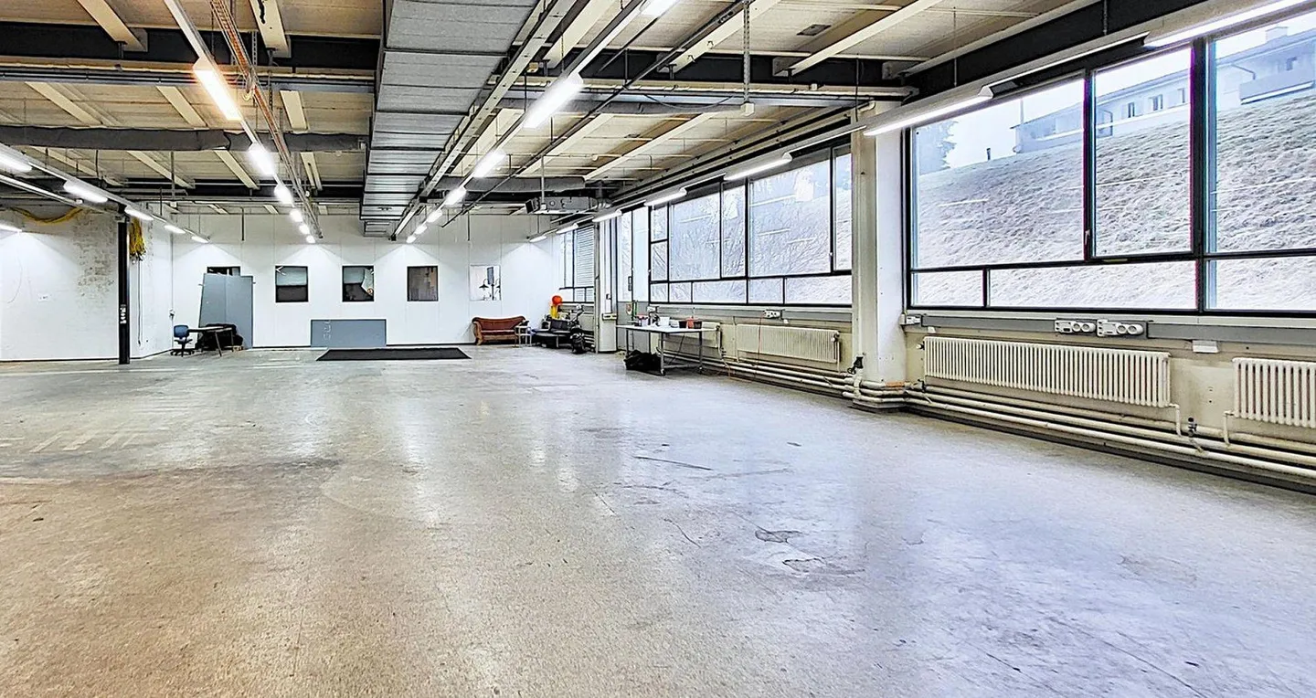 Geräumiger Gewerberaum in Hombrechtikon - Foto 1 von 6