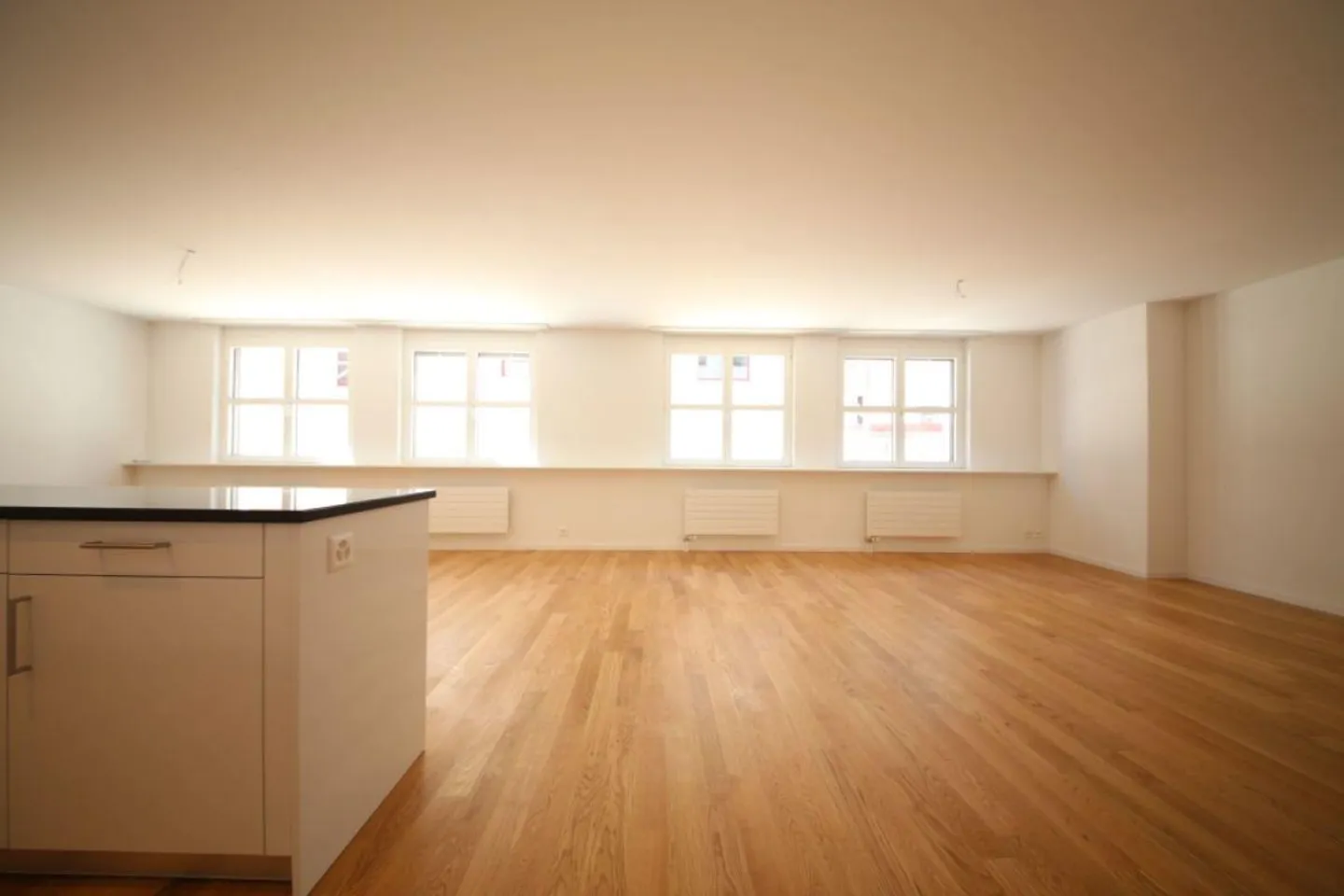 Spacious 3.5 Room Apartment - Photo 2 of 12