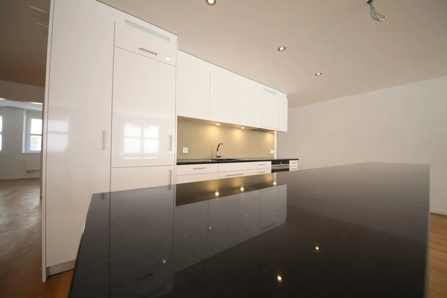 Spacious 3.5 Room Apartment - Photo 4 of 12