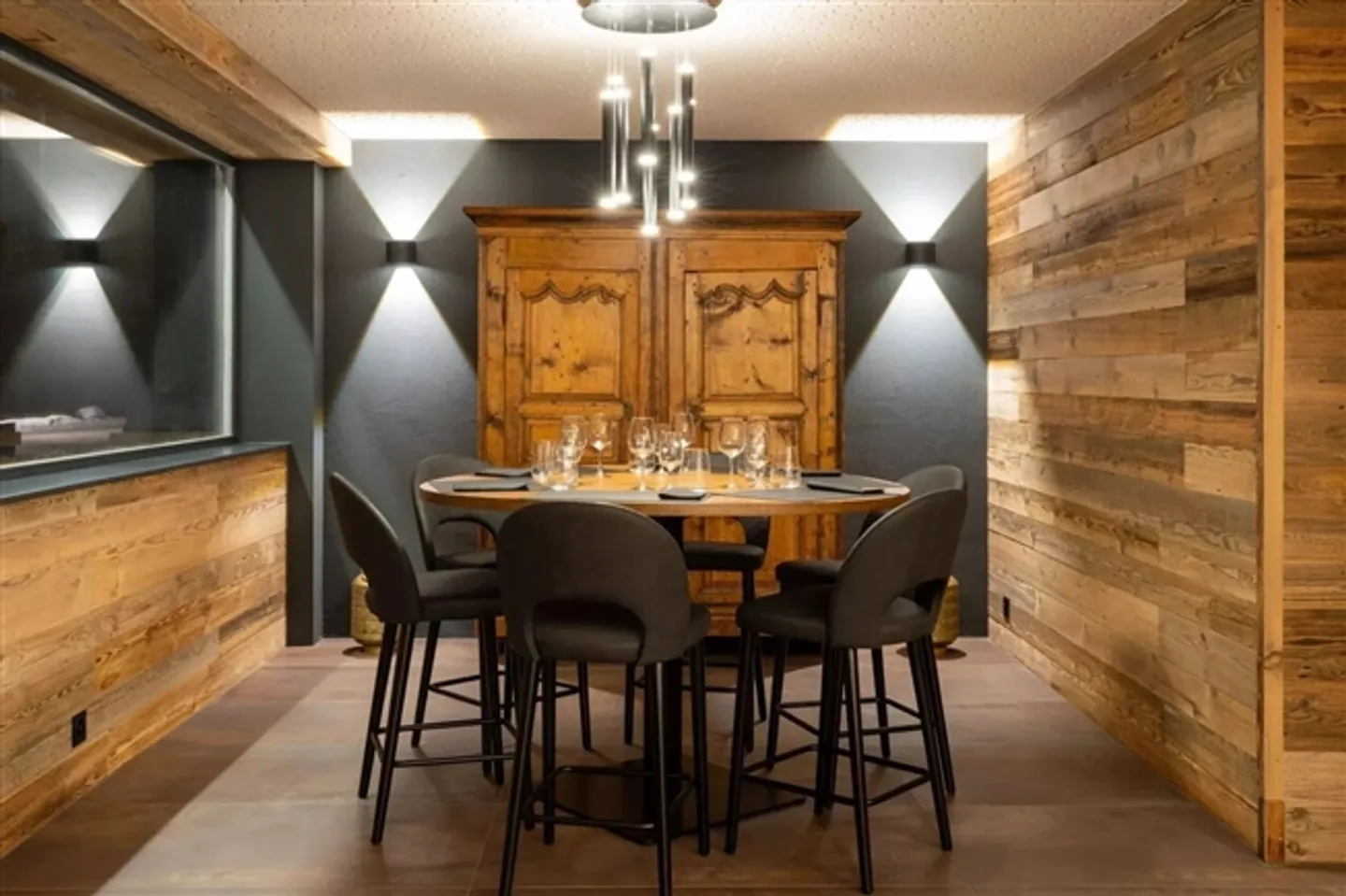 In the Heart of the Resort, Warm and Cozy Atmosphere - Photo 8 of 11