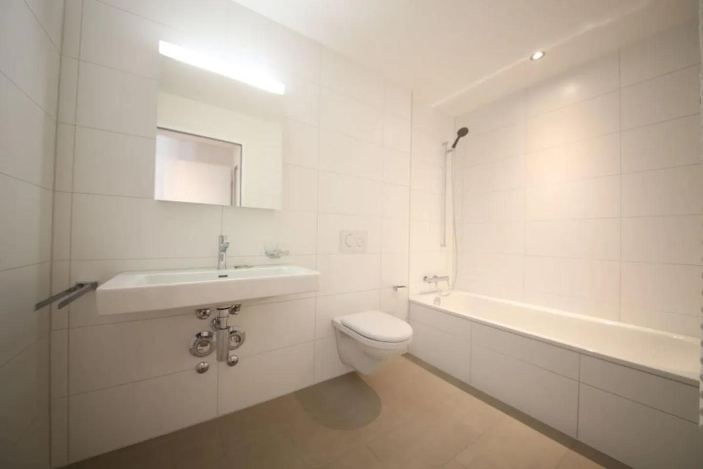 Spacious 3.5 Room Apartment - Photo 11 of 12