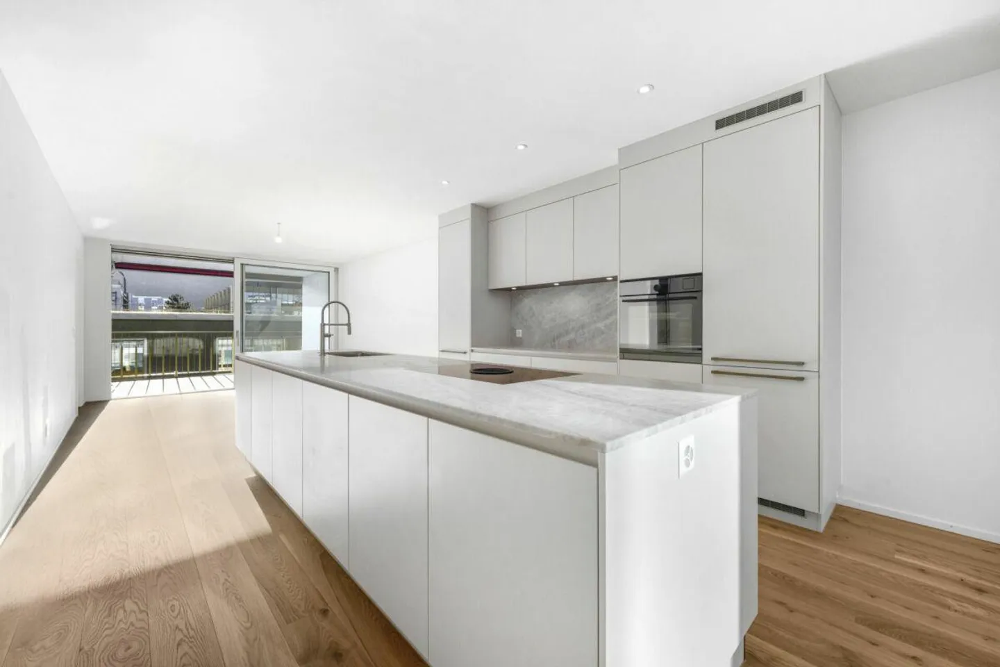 Urban Living with High Quality of Life in Zurich (District 9) - Photo 3 of 22